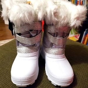 BNWT toddler boots T7